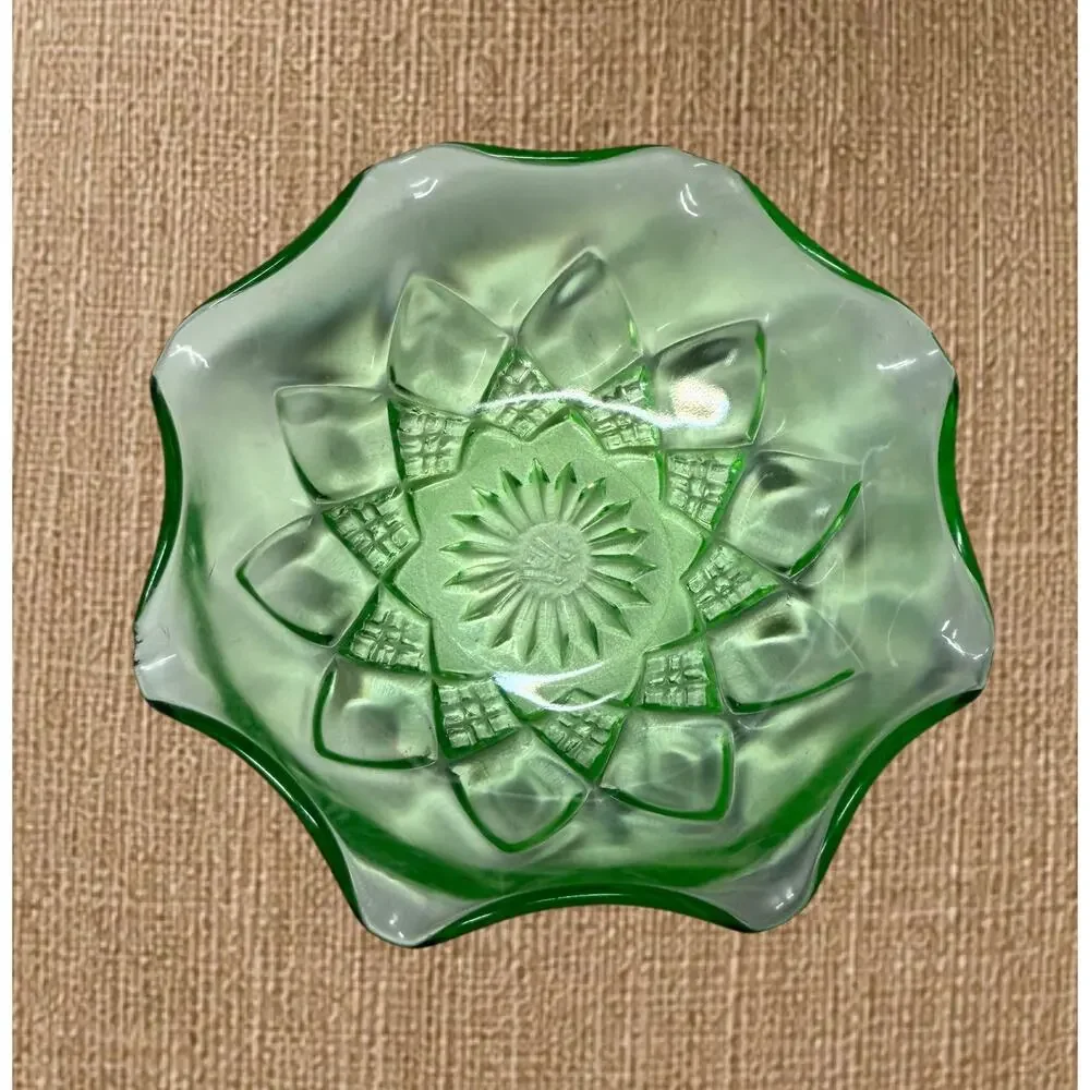 Hazel Atlas Diamond Arches #732 Uranium Glass Ruffled Berry Bowl Green 1929